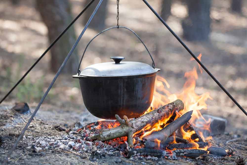 Camp Dutch Oven | Lodge Cast Iron