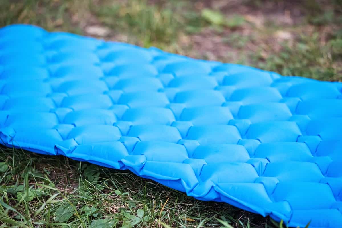 How to Choose the Right Camping Bed: A Comprehensive Guide 4 A blue sleeping pad.