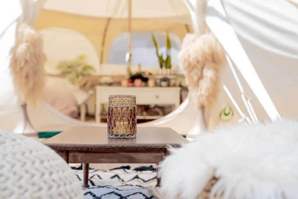 The 12 Best Spots for Glamping in the Grand Canyon 3 The luxurious interior of a glamping tent with inviting furnishing and decor.