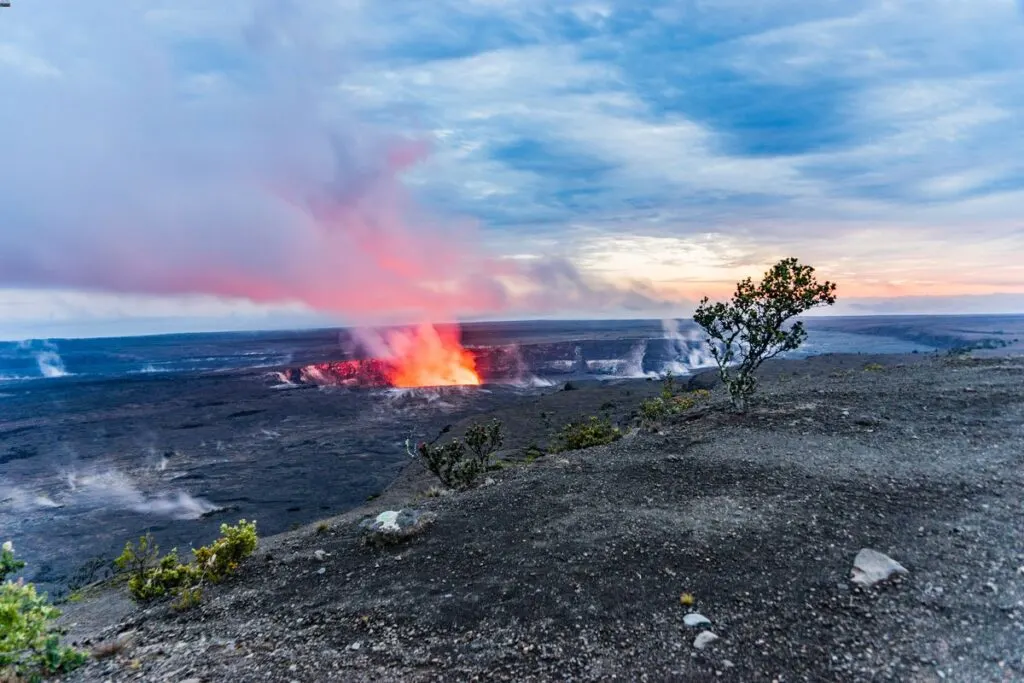 Hawai'i Volcanoes National Park: 5 Best Hikes & More 6 Hawaiʻi Volcanoes National Park