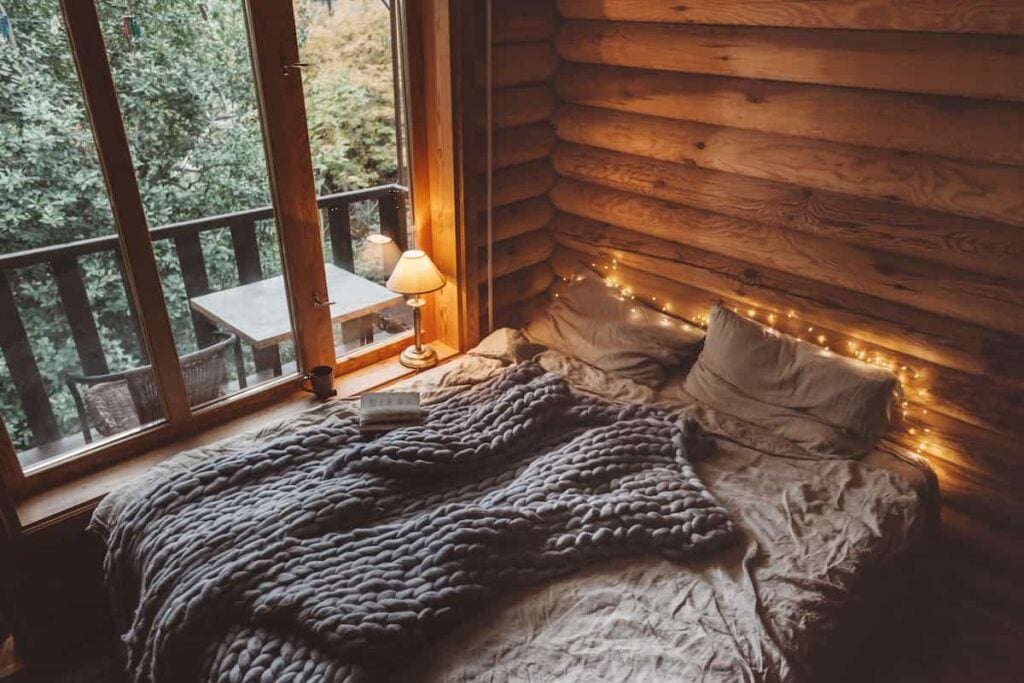 The Best Cabin Camping Destinations in Texas: A Local's Guide 1 A luxurious bedroom in a cabin. Best camping cabins in Texas.