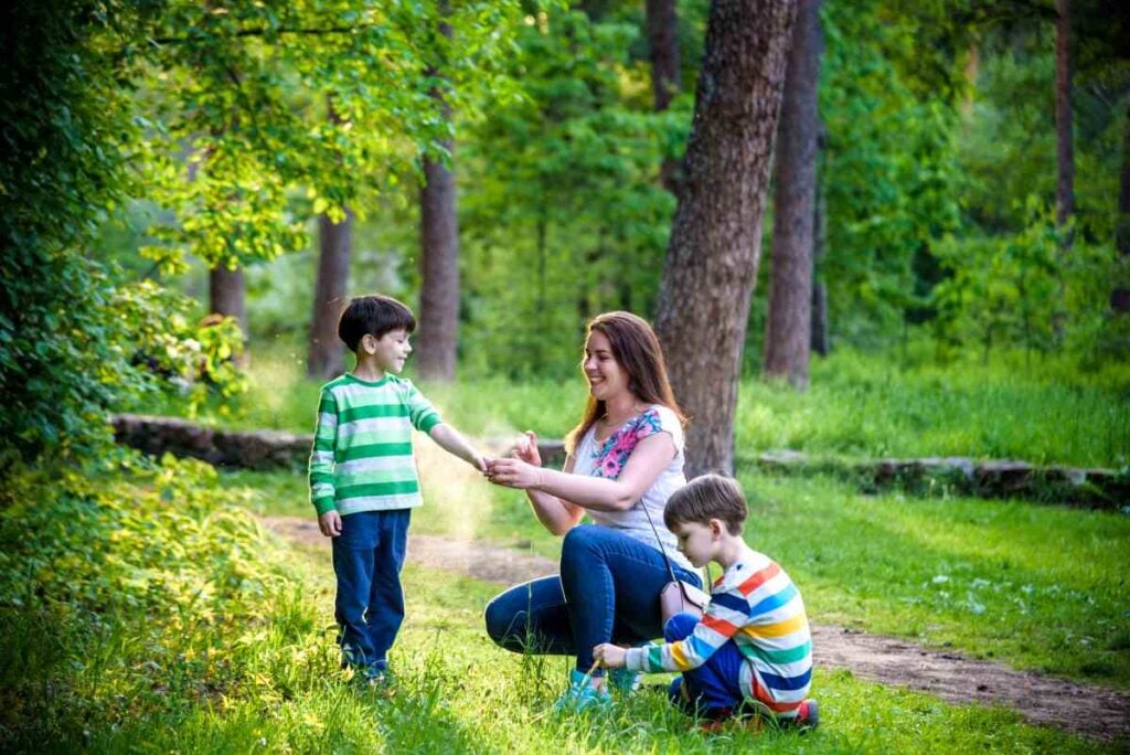 Understanding the Great Outdoors: How Does Bug Spray Work? 3 Child-Safe Spray