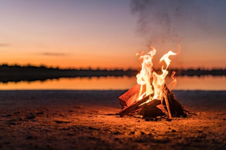 How to put out a campfire beyond the tent