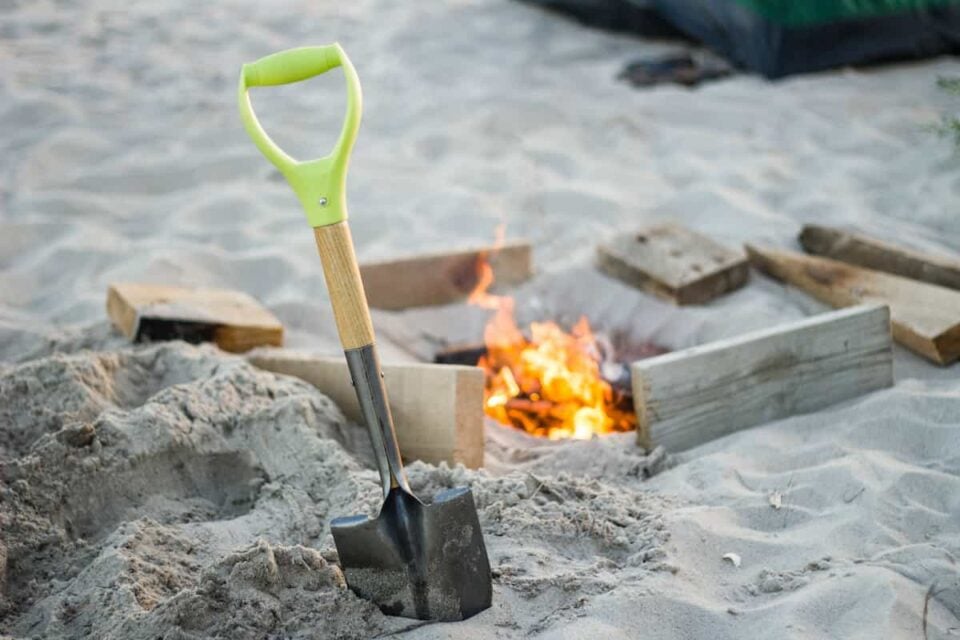 How to put out a campfire beyond the tent