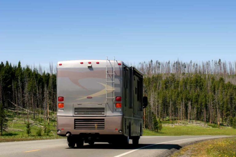 Experience Yellowstone: the Complete Guide to Yellowstone RV Camping ...