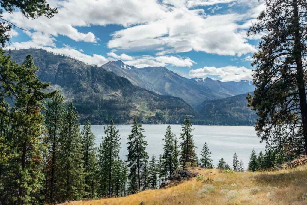 Lake Camping in Washington: 22 Amazing Lakes You Can Camp On 4 View of Lake Chelan and the surrounding mountains.