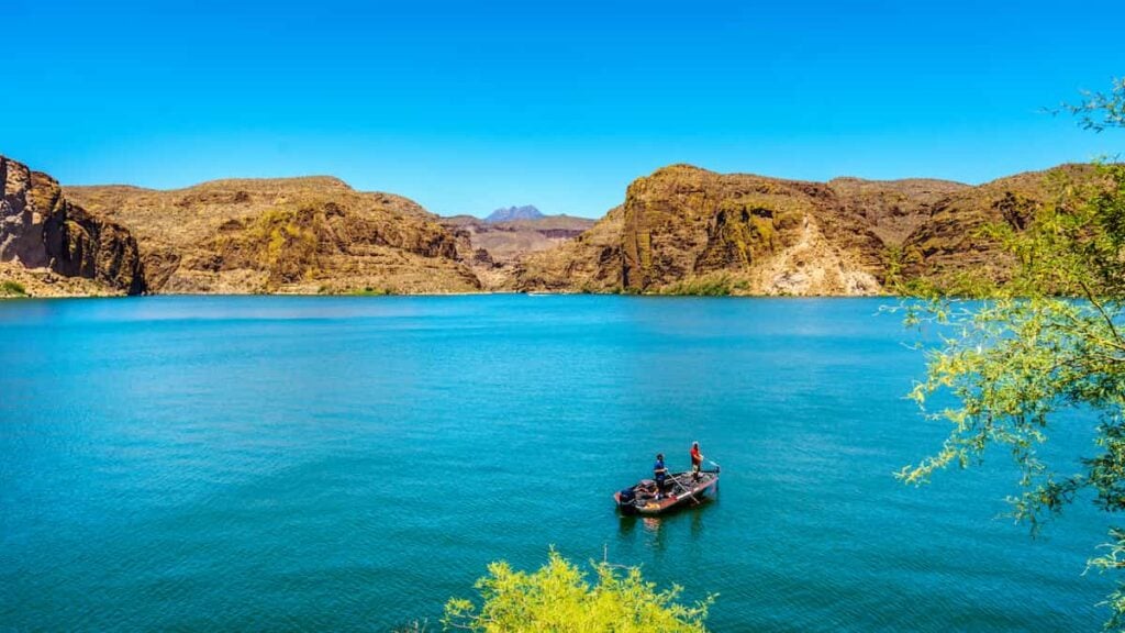 Lake fishing in Arizona. Best Arizona lake camping.