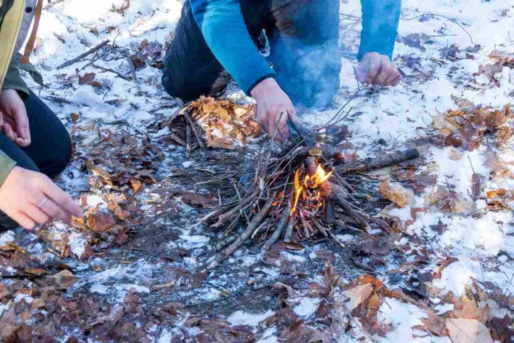 How to Build a Winter Campfire Safely and Effectively 1 Winter campfire