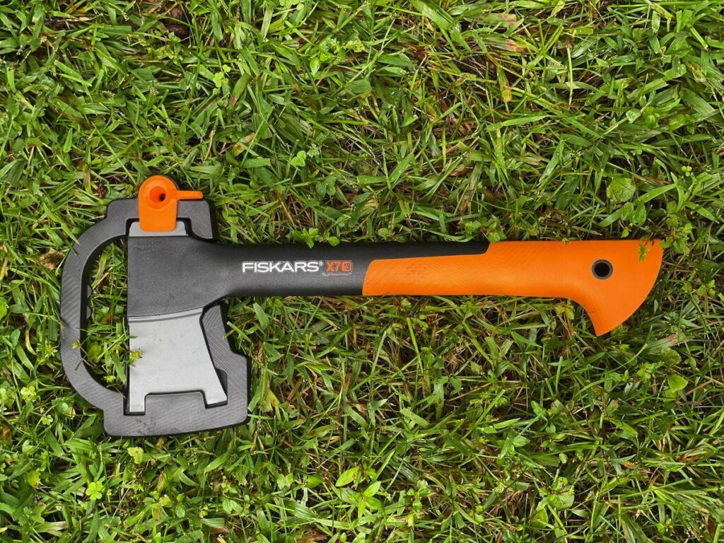Fiskars X7 Hatchet Review: A Lightweight All-Purpose Hatchet That’ll Last 1 Fiskars X7 Hatchet